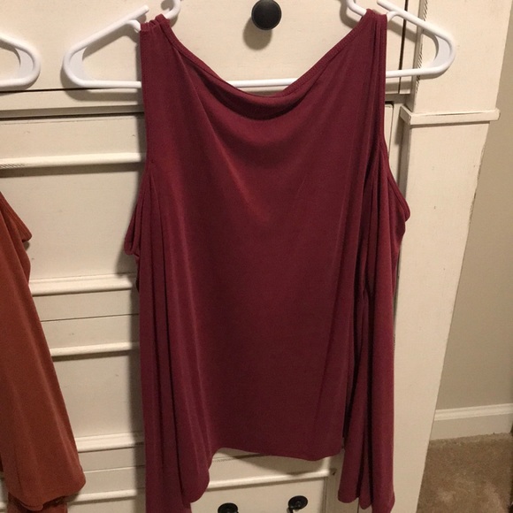 HOLLISTER cold shoulder tops - Picture 4 of 8